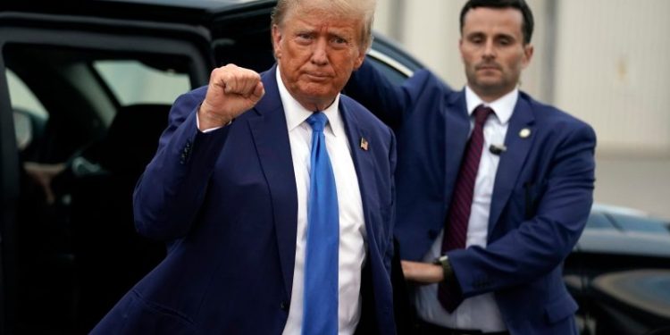 Trump seethes at gag order in federal case while his campaign relishes it