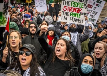 White House scrambles to repair relations with Arab, Muslim Americans