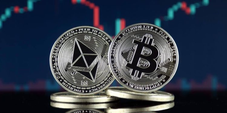 Bitcoin and Ethereum: Bitcoin remains stable above $33500