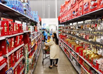 Holiday shopping season might be off to a slow start