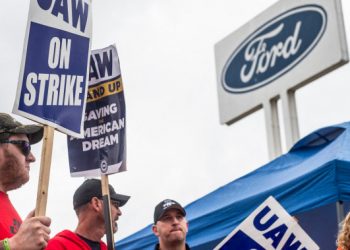 UAW members approve 4½-year contract with Detroit’s Big Three