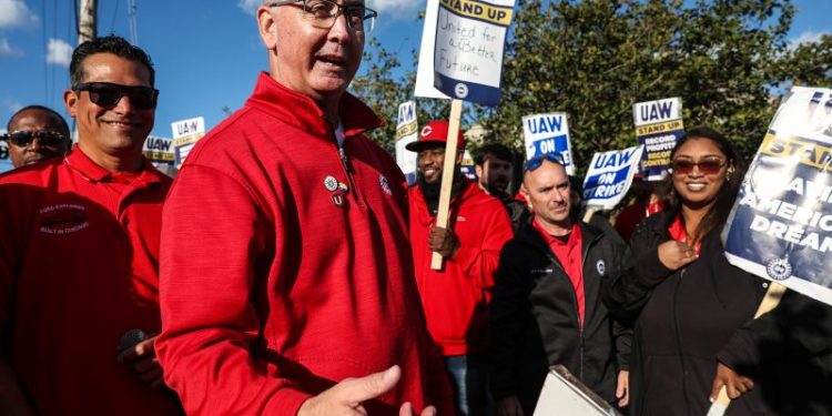 UAW autoworkers officially ratified new contract, union says