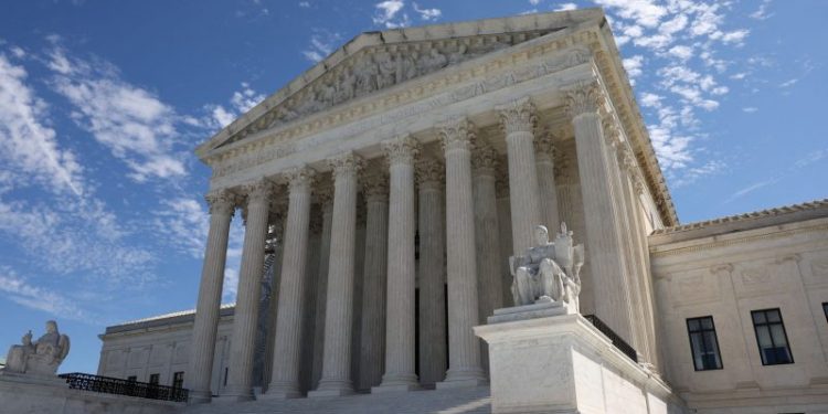 Supreme Court, under pressure, issues ethics code specific to justices