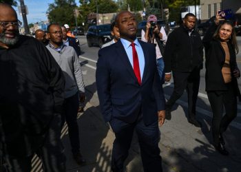 Calls, texts, candidate chats: Trump’s rivals chase support after Scott exits