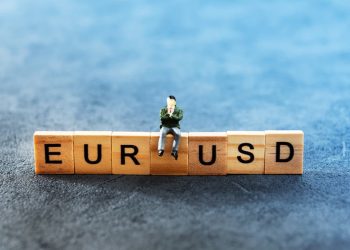 EURUSD holds at 1.09200 while GBPUSD jumps to 1.25600