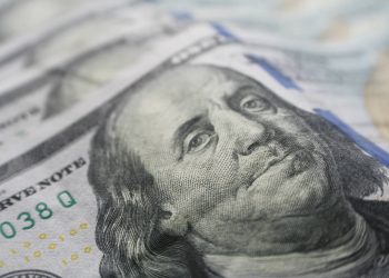 The dollar index remains under 103,50 level on Monday