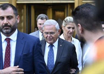 Prosecutors urge judge to reject Menendez’s plea for a delay in bribery trial