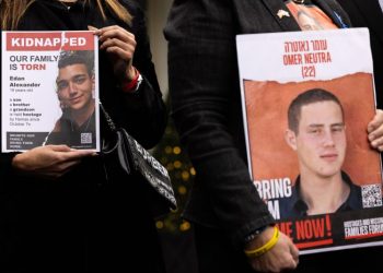 Biden meets with relatives of American hostages