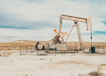 Oil and Natural Gas: Oil is close to testing the EMA50 