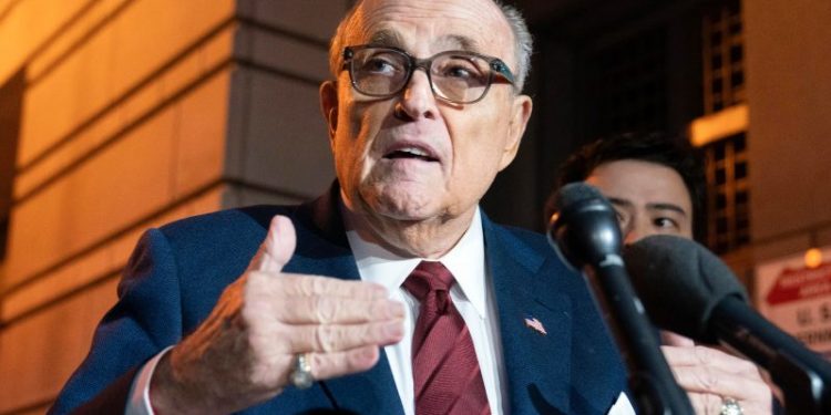 Ga. poll worker describes harrowing threats in Giuliani defamation trial