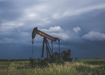 Trading Oil Amid Market Shift & Economic Indicators