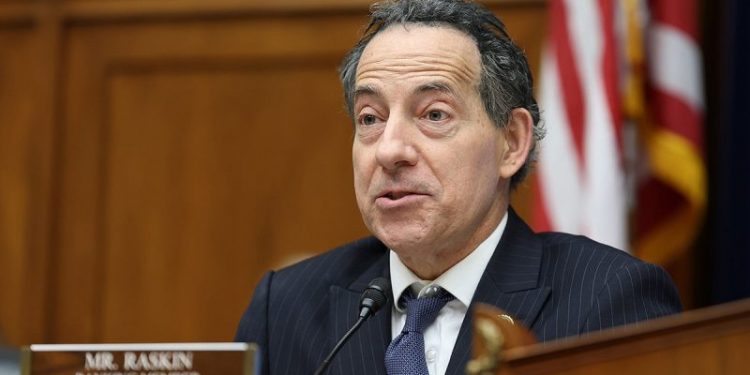 House Oversight Democrat quietly meeting with GOP lawmakers in effort to quash impeachment inquiry: sources