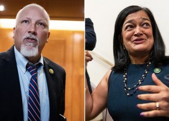 Fight over greenlighting controversial surveillance program unites progressives, conservatives in Congress