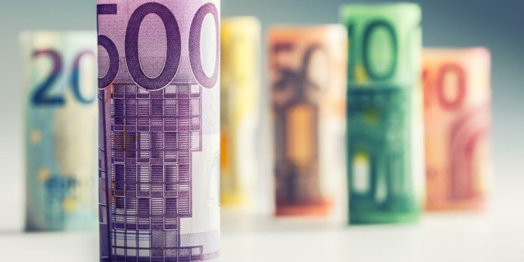 EURUSD is above 1.0760 and GBPUSD is hovering around 1.2550
