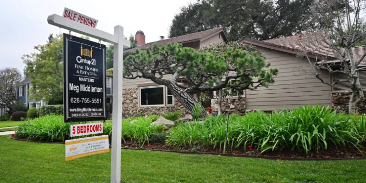 Mortgage rates are expected to fall below 6% this year, according to Fannie Mae