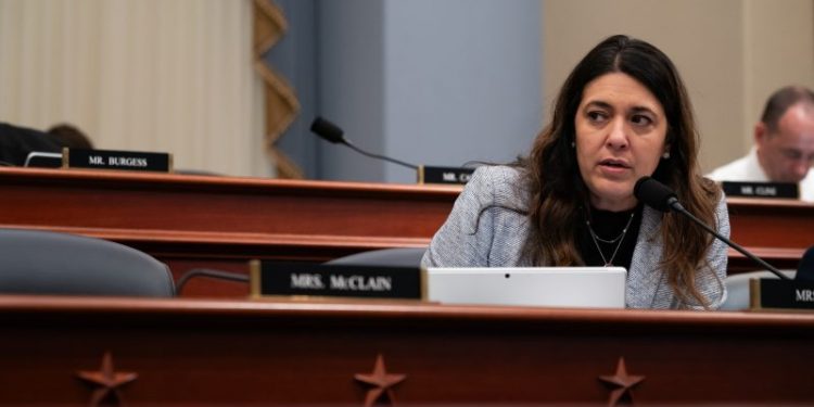 House lawmakers release bipartisan paid family leave plan