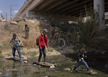 Timeline: An increasingly tense dispute between Texas and the federal government