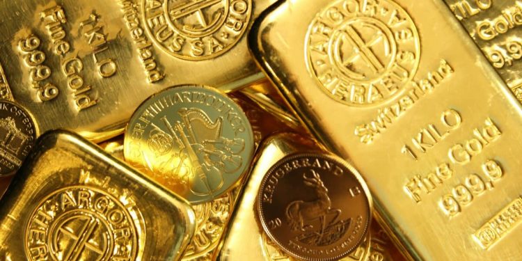 Gold Glows at $2029, Silver Slips: Trends & 2024 Forecasts