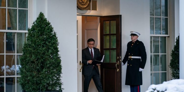 Biden and top lawmakers make last-ditch bid for Ukraine-border deal