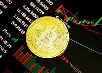 Bitcoin Futures Soar to $21B, Hints at $70K Return