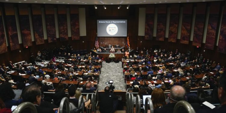 To avoid election crisis, Arizona lawmakers try bipartisanship