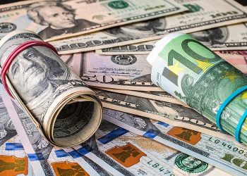 Dollar Holds Steady at 104.23 Amid Inflation Data