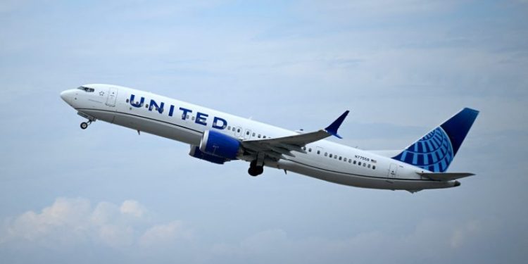 United to pause pilot hiring, citing Boeing’s delivery delays