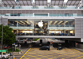 Apple Eyes Gemini AI for iPhones: Talks with Google