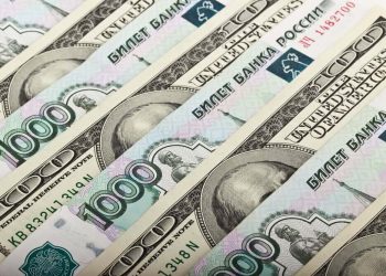 The dollar index returned above the 104.40 level on Friday