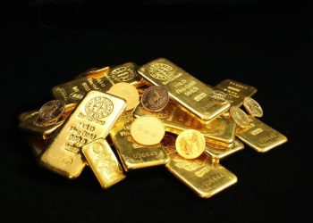 Gold Hits Historic $2,220 High Amid Rate Cut Hopes