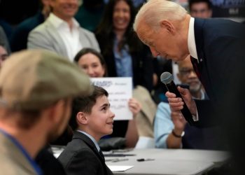 Biden offers advice to boy with stutter while campaigning in Milwaukee