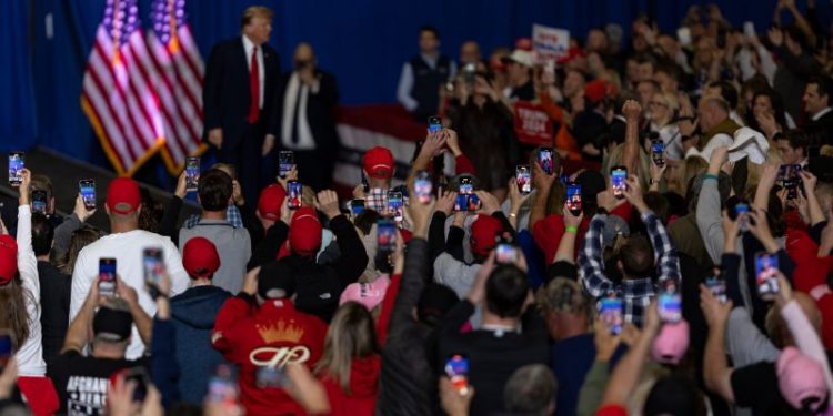 How Republicans texted and emailed their way into a money problem