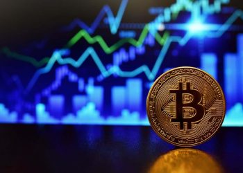 Bitcoin returns to the positive side on Monday above $66000