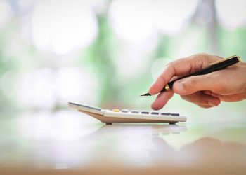 Is it time to rethink the 4% retirement withdrawal rule? Experts weigh in