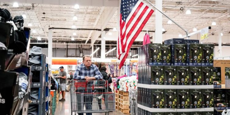 Most Americans falsely think the U.S. is in recession, poll shows