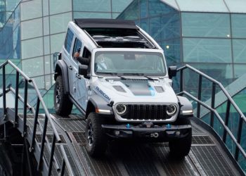 Jeep expects to grow plug-in hybrid SUV sales by as much as 50% in 2024