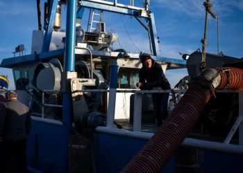 Supreme Court curbs federal agency power, overturning Chevron precedent