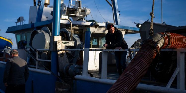 Supreme Court curbs federal agency power, overturning Chevron precedent