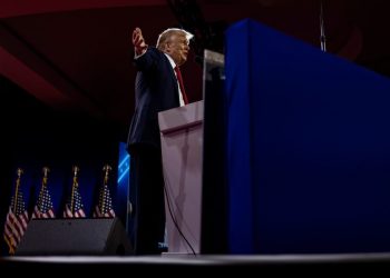 Trump spreads violent rhetoric by suggesting migrants should fight for sport