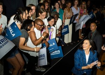 Top Democrats stress contrasts between Trump, Harris at Pa. rally