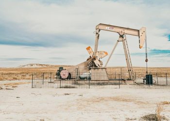 Oil and natural gas: Oil fell to a new low this morning