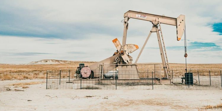 Oil and natural gas: Oil fell to a new low this morning