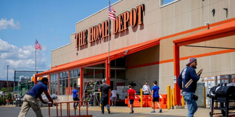 Home Depot expects sales to weaken as consumers grow more cautious