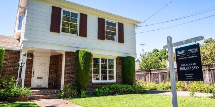 Home sale commissions are getting a shake-up this weekend