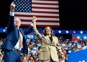 Trump is obsessed with crowd size. Now Democrats love bragging about it, too.