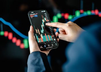 AMD: AI Portfolio with $4.9B Cash