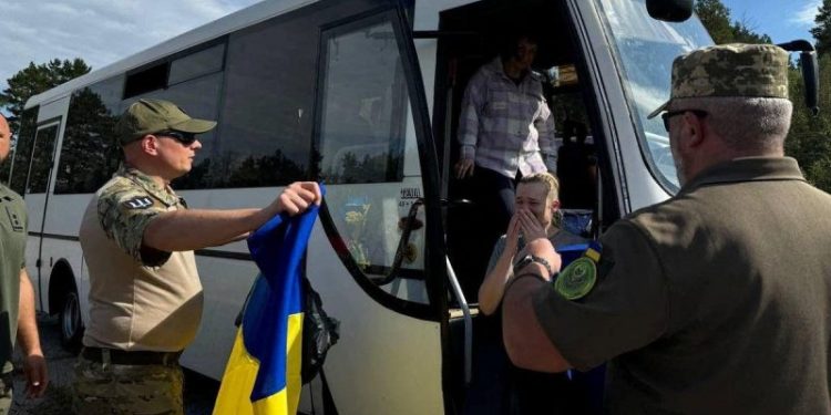 49 Ukrainian prisoners of war returned to Kyiv in swap with Russia