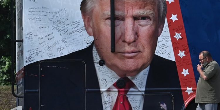 Trump vows to ‘save’ vaping after private meeting with vaping lobbyist