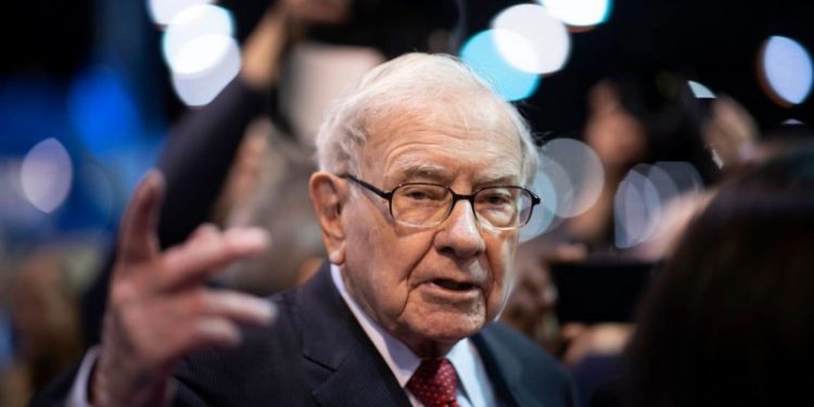 Warren Buffett — worried about impersonators — says he doesn’t endorse candidates or investments