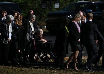 Former president Jimmy Carter casts early ballot in Georgia